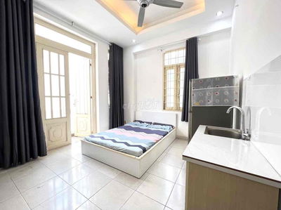 🔥PHÒNG STUDIO BAN CÔNG FULL NỘI THẤT_KHU SÂN BAY_GẦN CV HOÀNG VĂN THỤ