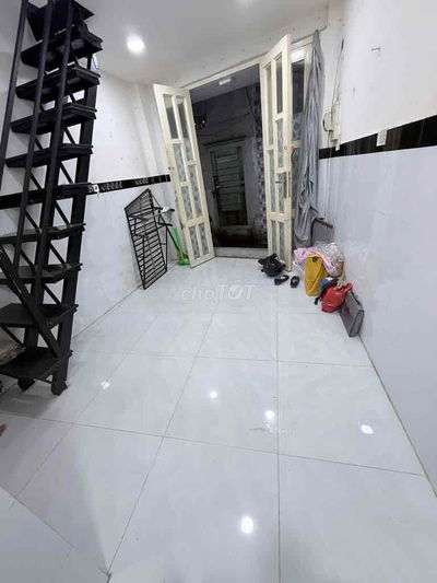 Chỉ nhỉnh 1,7 tỷ mà có nhà Quận Bình Thạnh , sát Q1 , 15m2 ,3 tầng ,2