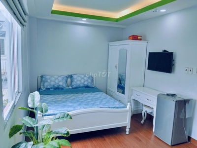 CĂN HỘ Q1 FULL NT GẦN ĐH V.LANG + ĐH MỞ.