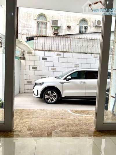 Biệt Thự Khu Vip Sân Bay - Không Lộ Giới - Không Quy Hoạch - Diện Tích Siêu Rộng - 8PN