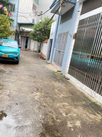 Nhà CẦU BƯƠU dân xây , oto đậu cửa