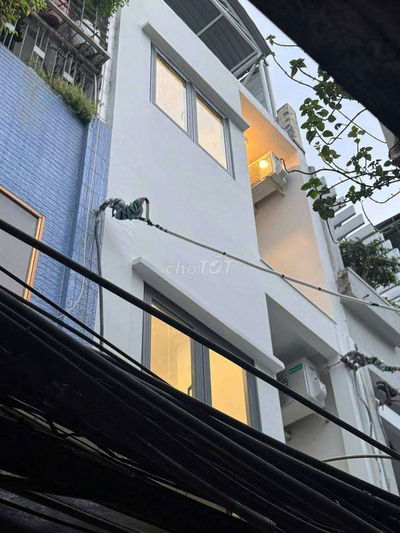 Bán nhà Quận 10 CHDV 50tr/ tháng 4 tầng 45m2 chỉ 9.6 tỷ