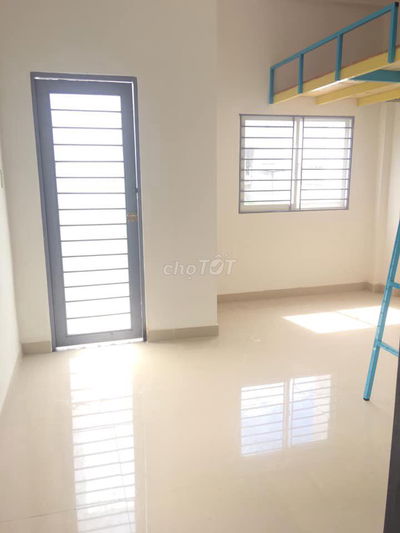 Cho thuê phòng ban công + gác đường Tám Danh, P4, Q8 gần Parc Mall..