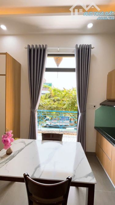 💥CH 2 TẦNG FULL NỘI THẤT–ĐƯỜNG 7M5 VỈA HÈ 5M–SÁT ĐẠI HỌC FPT–DÒNG TIỀN 22TR/TH-NHỈNH 6 TỶ