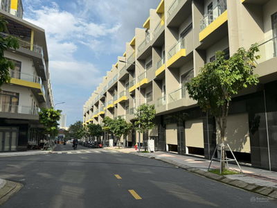 Bán vài căn nhà phố ngang 4,5m và 5m. Có 2 -3 căn liền kề. Giá trực tiếp chủ đầu tư