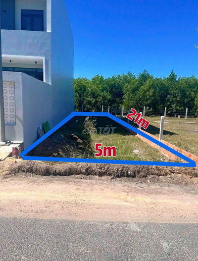 Bán lô đất Đ. Tỉnh lộ 8 gần cầu vượt Củ Chi. DT 102m2. Sổ hồng riêng