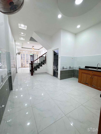 CHO THUÊ NGA NGUYÊN CĂN - HIẸN NHÀ TRỐNG SẠCH SẼ Ở NGAY