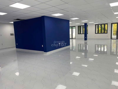 Văn Phòng 500m² Sàn tiện làm văn phòng, showroom, siêu thị mini