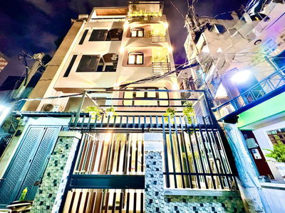 Nhà ở + Căn góc + 5PN + 4WC