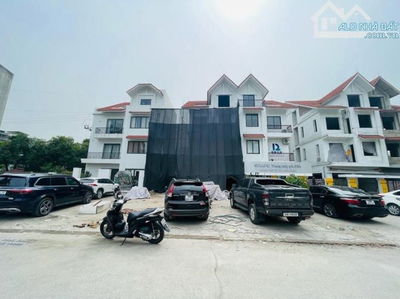 Bán Biệt thự Mỹ Đình Nam Từ Liêm 180tr/m2 - Hoàng Trọng Mậu _ 203m2 - Giá 38 tỷ