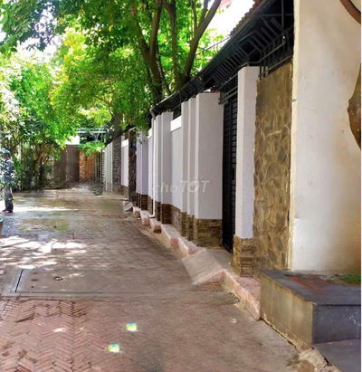 BIỆT THỰ SÂN VƯỜN NGUYỄN CỬU VÂN, QUẬN BÌNH THẠNH, HƠN 700M2, GIÁ 62TR