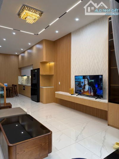 NHÀ FULL NỘI THẤT ĐẸP LONG LANH GẦN  LOTTEMART 3 TẦNG 10 TỶ X