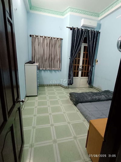 Cho Nam thuê phòng gần cổng trước Trường Văn Lang cs3