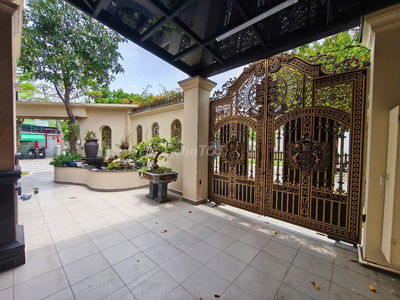 Bán căn góc biệt thự The Seasons giá 18 tỷ. DT 12x20. 1T 3L ST. Sổ sẵn