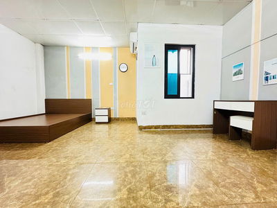 TT25 - STUDIO NGAY PHỐ LỘC - NGOẠI GIAO ĐOÀN BAN CÔNG Ô TÔ ĐỖ CỬA