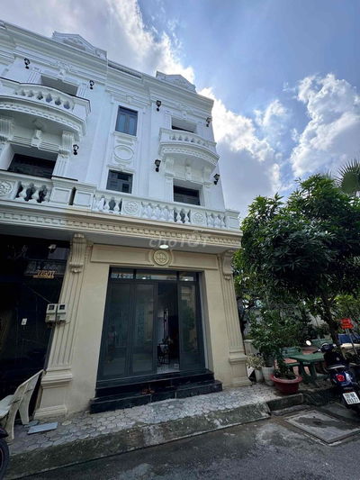 BÁN NHÀ CĂN GÓC ĐƯỜNG NGUYỄN VĂN YẾN