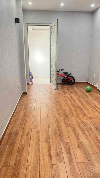 Cho nữ thuê phòng mặt tiền đường Tân Phước, p6,quận 10