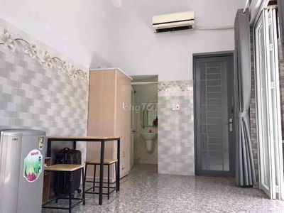 Pass phòng 25m2 có sân, full nt giáp Q1 thoáng mát