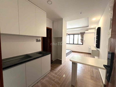 Cho Thuê Căn Hộ Tách Bếp Full Nội Thất Có Thang Máy Ngay Vạn Hạnh Mall