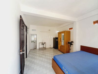 CC cho thuê p có cửa sổ,Sân Thượng 