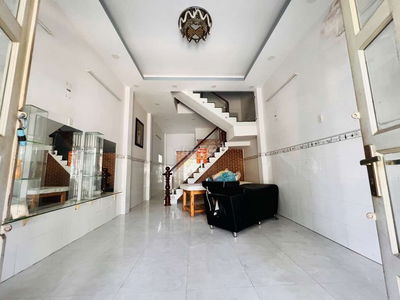 Nhà mặt tiền, đường 2 xe tải tránh nhau, kinh doanh buôn bán mọi nghề