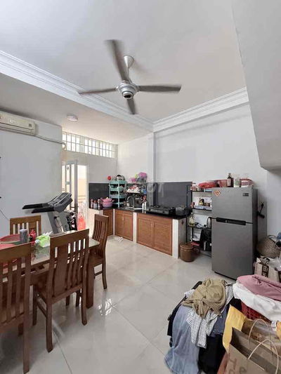 Bán nhà đẹp ngay chợ Hiệp Bình 58m2 ngang 4.m, đường thông, giá 5.8 tỷ