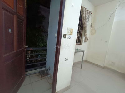 Phòng ban công, gần Hoàng Diệu 2, Ngã 4 Thủ Đức