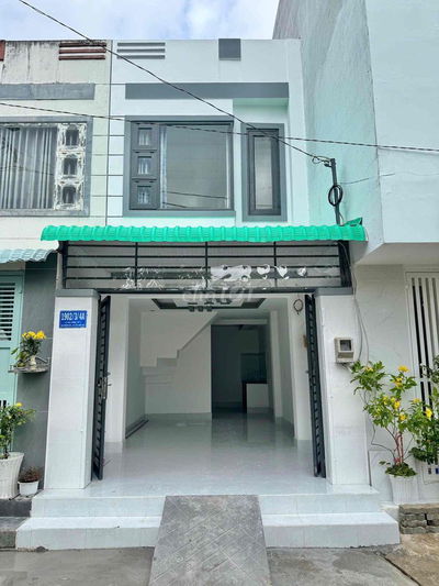 Nhà bè . Nhà đẹp lung linh . Giá tốt . Đường 6m .