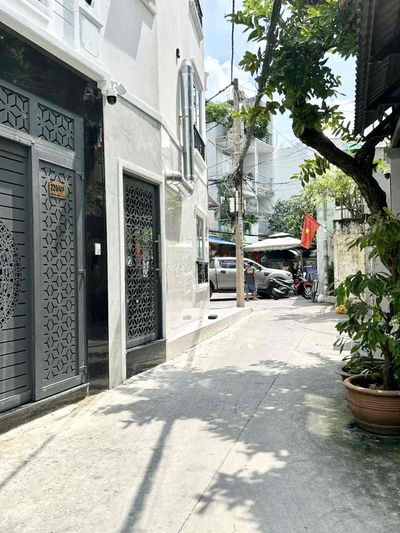 Chính chủ nhà rộng ngay chợ chứa hàng kinh doanh thoải mái