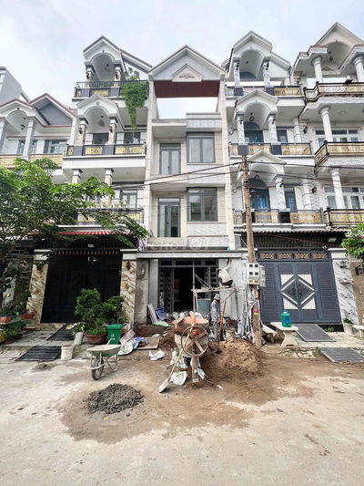 NHÀ 3 lầu .Đường 10m .KHU DÂN CƯ HOÀNG HOA LONG HẬU