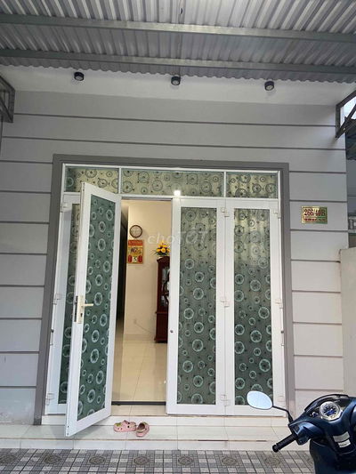 nhà rộng rãi, sân, hẻm oto. bán vì chuyển công tác. mún bán nhanh gọn