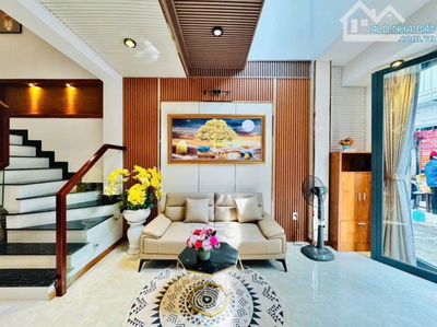 Nhà đẹp ngay Phan Xích Long, Phú Nhuận / 80m2 / 3 tỷ 590 triệu / sổ hồng chính chủ