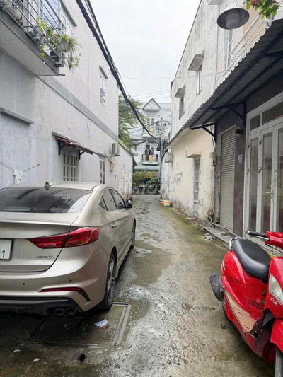 nhà sau căn mặt tiền HT45 . hẻm 4,5m xe hơi đậu cửa. khu dân cư HH