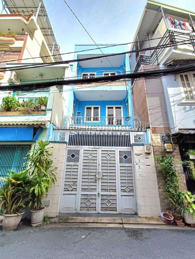 Nhà 2PN, 2 máy lạnh Nguyễn Văn Trỗi 4x10 3 tầng ban công thoáng.