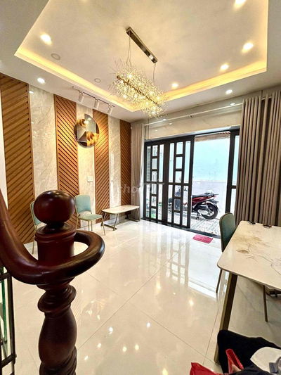 chính chủ bán căn nhà vị trí đẹp. Nhà mới nội thất đầy đủ