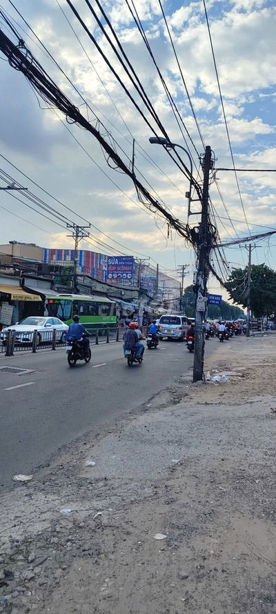 CHO THUÊ MẶT TIỀN TRƯỜNG CHINH 1 TRỆT 1 GÁC , VỊ TRÍ SIÊU ĐẸP NHÀ MỚI
