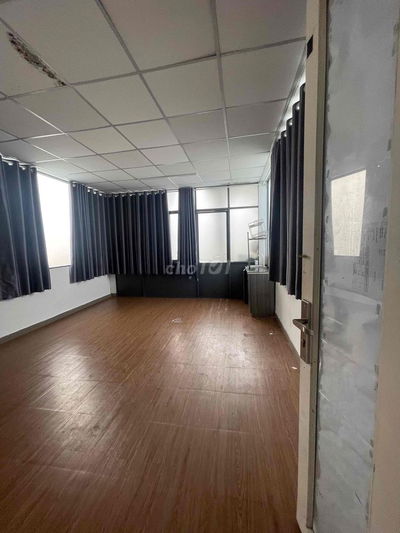 Phòng Ban công Dương Quảng Hàm P.5 Ngay Đại Học Văn Lang