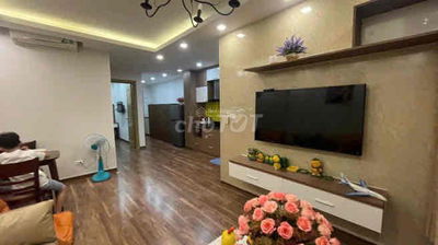 Mình còn phòng 2 phòng ngủ có ban công thoáng mát sạch sẽ...