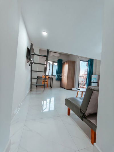 phòng gác có ban công  DT 35m2 full nt có thang máy ngay BX. Miền Đông