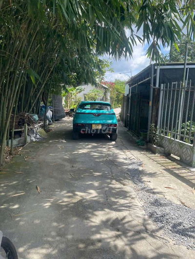 Nền giá rẻ lộ ô tô