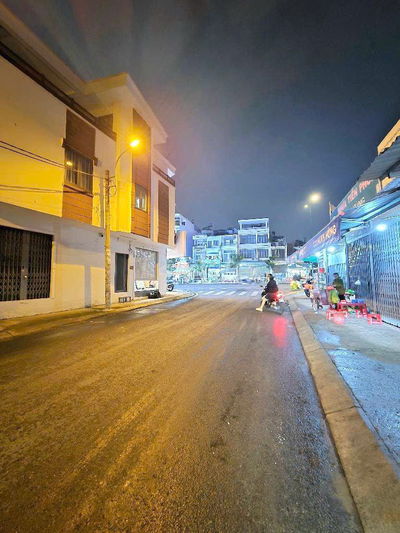 Nhà ngon 4 tầng mặt tiền đường kd 496 Dương Quảng Hàm 4x17 giá 12 tỷ