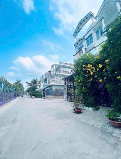 Bán đất hẻm 1419 Lê Văn Lương mặt tiền rạch, hẻm xe hơi