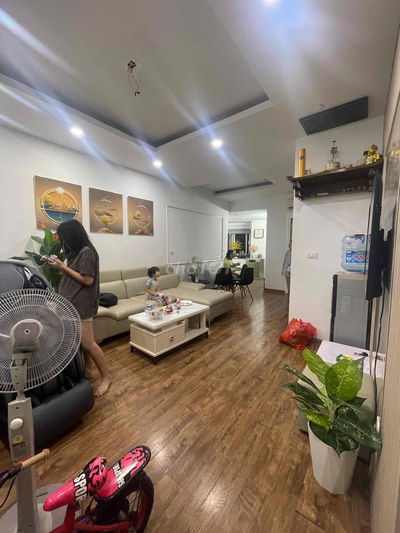 chính chủ cần bán căn hộ 85m2 tại toà C2 Xuân Đỉnh, view CV Hoà Bình