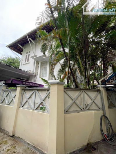 Cho thuê biệt thự  măt tiền số 3 PHÙNG KHẮC KHOAN, Đa Kao, Q.1, DT:15x25m, Trệt_ Lầu.