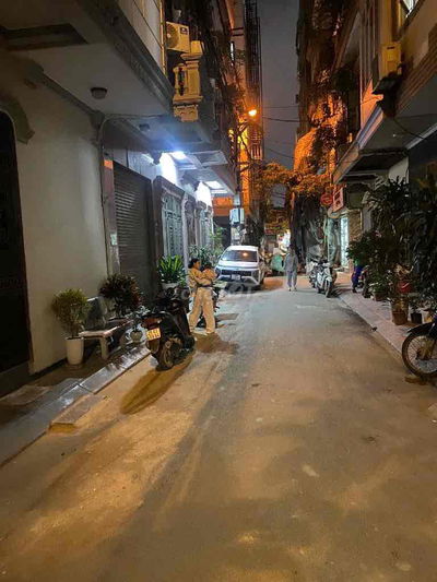 KIM ĐỒNG- Ô TÔ ĐỖ CỬA- 52M2-7T- 22.5T(CTL) THANG MÁY CC – Ở và Thuê ok