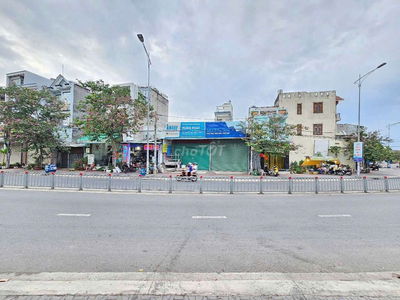 Nhà phố mặt tiền Hai Bà Trưng gần BigC Go p. Đông Hòa Tp. Dĩ An