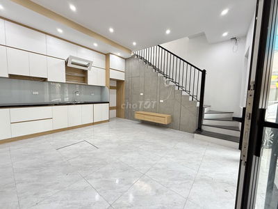 CHÍNH CHỦ BÁN NHÀ MỚI XÂY Ô TÔ ĐỖ CỬA, CHỜ THANG MÁY, GẦN VÀNH ĐAI 3.5