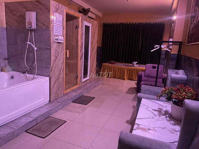 Sang cơ sở massage mặt tiền quận 8