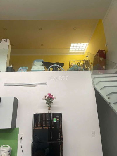 Cần bán 2 căn nhà, 1 căn mặt tiền và 1 căn hẻm đuờng LÝ THÁI TỔ