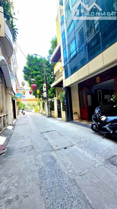 BÁN TÒA VĂN PHÒNG VÀ CĂN HỘ VŨ PHẠM HÀM, DT 88M 7 TẦNG, Ô TÔ, GIÁ 41 TỶ